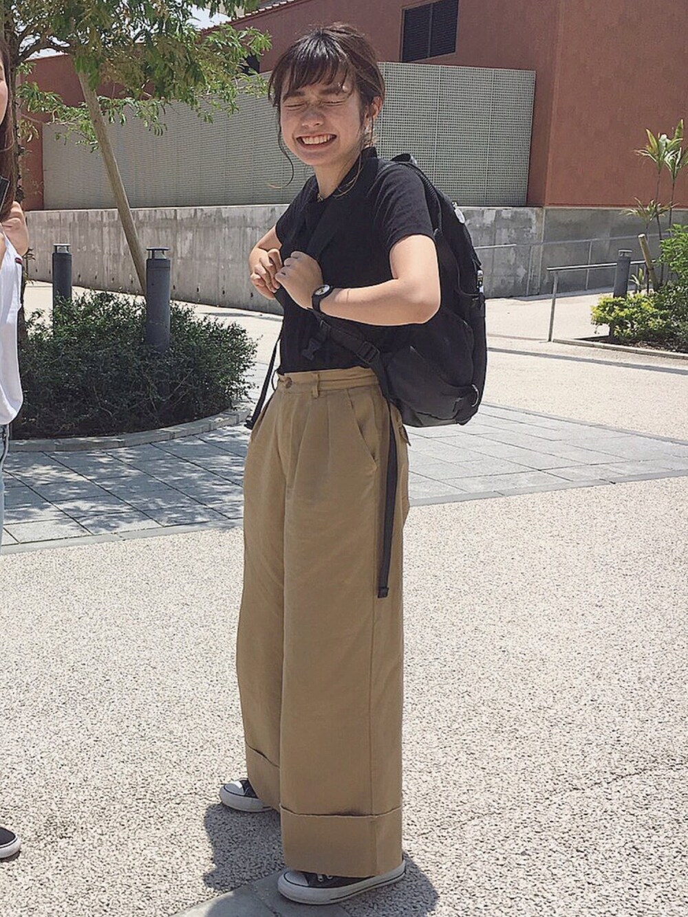 「PAGEBOYのベイカーパンツ（チノパンツ、ベージュ系）」を使った、michiruさん（レディース・156cm）の春コーディネートの1枚目の写真