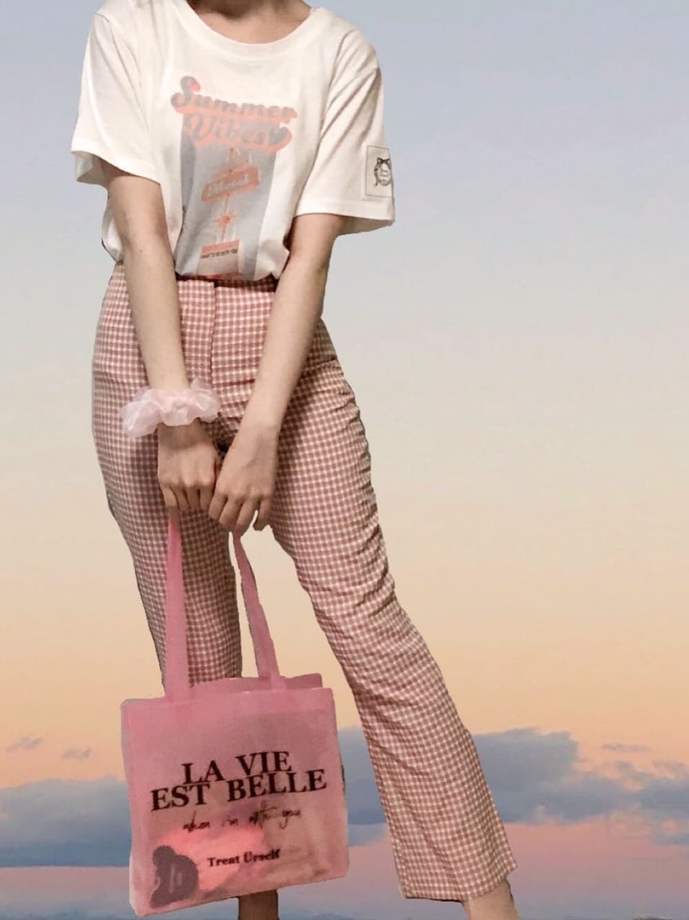 「Treat Ürself、treatürself、カジュアル、チェックパンツ、Tシャツ、プリントT、夏コーデ、パステルカラー」｜「Treat Ürselfのアイテム（Tシャツ/カットソー、ホワイト系）」を使った、ringo🍎さん（レディース・157cm）の夏コーディネートの1枚目の写真
