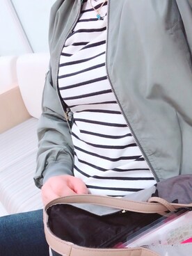 「UNIQLO（ユニクロ）のアイテム（Tシャツ/カットソー、ホワイト系）」を使った、mikaさん（レディース・168cm）の春コーディネート
