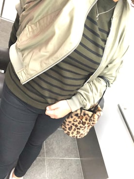 「GU（ジーユー）のアイテム（Tシャツ/カットソー、グリーン系）」を使った、mikaさん（レディース・168cm）の秋コーディネート