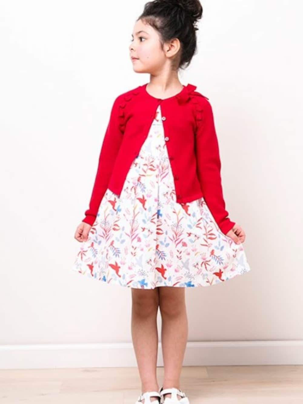 「summer、＃カーディガン、#レッド、#paris 、#サンダル、#コットン、#ボタニカル柄、#BeBe、＃Tartine et Chocolat、＃TC」｜「Tartine et ChocolatのTartine et Chocolat/PARIS企画UVカットコットンカーディガン(110cm～130cm)（カーディガン/ボレロ、ブルー系）」を使った、BEBE ONLINE STOREさん（キッズ・112cm）の春コーディネートの1枚目の写真
