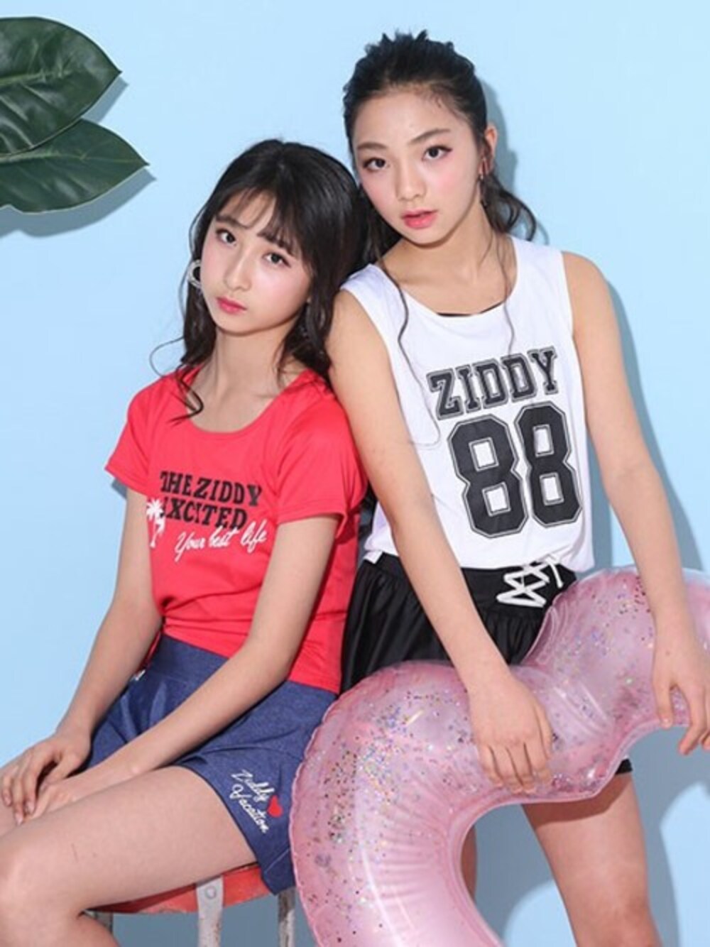 「海、水着、夏コーデ、こどもコーデ、プール、プールコーデ、ZIDDY」｜「ZIDDYのZIDDY/ヤシの木柄スイムウェア4点セット（スイムグッズ、レッド系）」を使った、BEBE ONLINE STOREさん（キッズ・160cm）の春コーディネートの1枚目の写真
