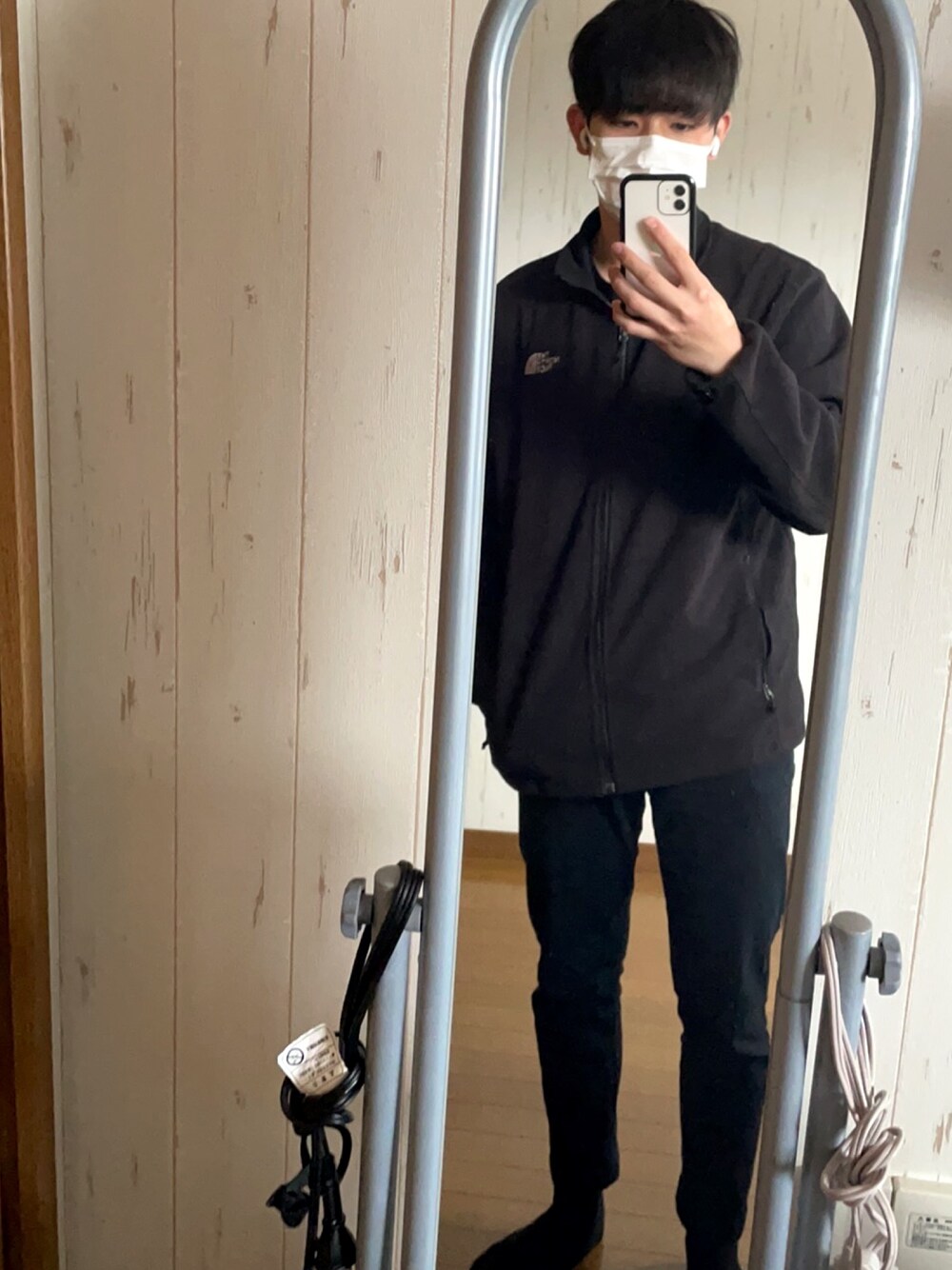 「THE NORTH FACEのアイテム（ノーカラージャケット、ブラック系）」を使った、reito4649さん（メンズ・174cm）の春コーディネートの1枚目の写真