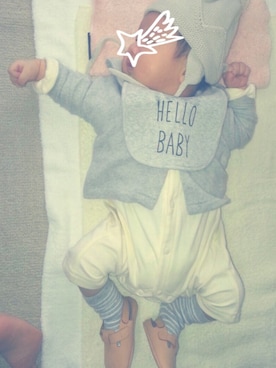 「アイテム（スタイ/よだれかけ、グレー系）」を使った、HSKさん（キッズ・100cm）の冬コーディネート