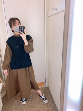 スニーカーを使った ブラウンワンピース のレディース人気ファッションコーディネート Wear