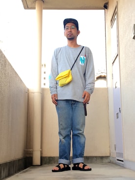 「アイテム（ボディバッグ/ウエストポーチ、イエロー系）」を使った、potehe.higeoさん（メンズ・172cm）の春コーディネート