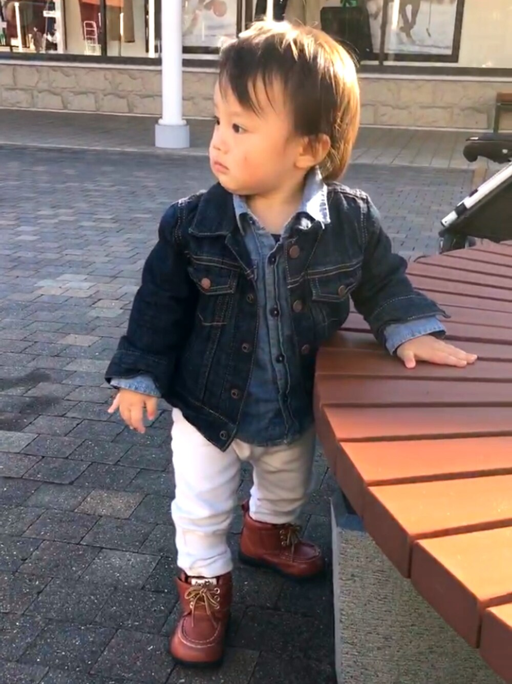 「babygap、デニムジャケット、デニムシャツ、デニデニ、むすこーで、おとこのこ、80cm」｜「babyGAPのアイテム（デニムジャケット、ブルー系）」を使った、reiruさん（キッズ・80cm）の冬コーディネートの1枚目の写真