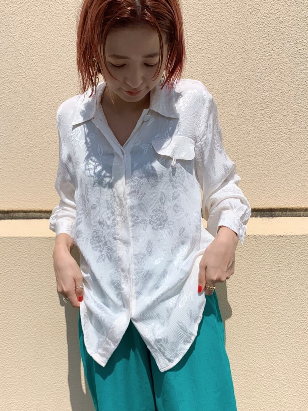 「大人カジュアル、秋コーデ、楽チンコーデ、ラフコーデ、古着コーデ、古着屋さん、古着好きな人と繋がりたい、古着女子、シャツコーデ、グリーンパンツ」｜「ICY古着屋のアイテム（シャツ/ブラウス、ホワイト系）」を使った、ICY  さん（レディース・158cm）の夏コーディネートの1枚目の写真