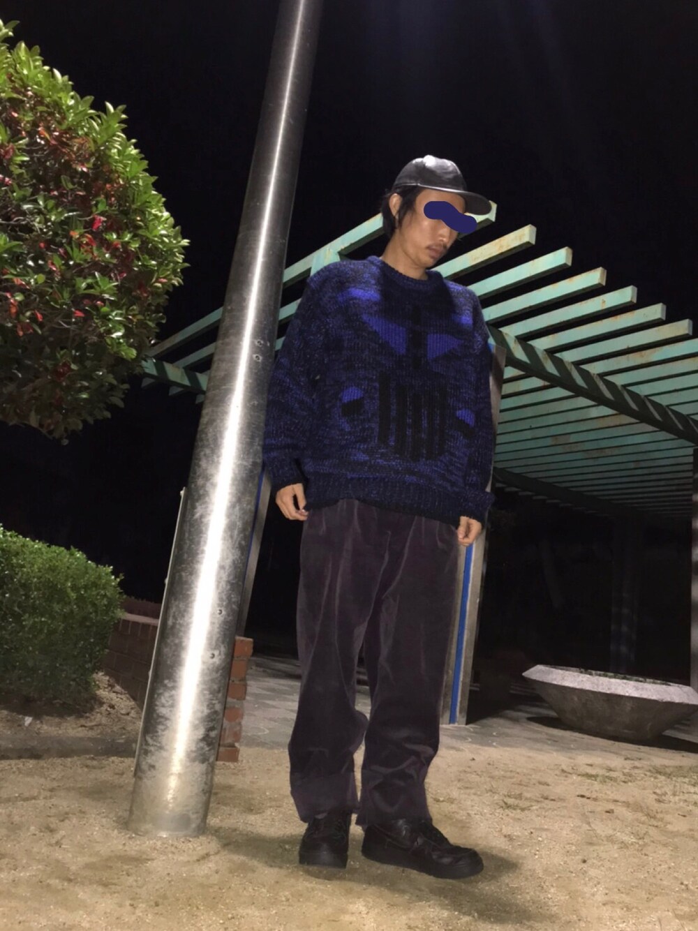 「プチプラ、ベロアパンツ、古着コーデ、ブルー、パープル、ビッグシルエット、大人コーデ、キャップ、NIKE、柄ニット」｜「A.P.C.のCASQUETTE CLASSIQUE H16（キャップ、グレー系）」を使った、duevintage 古着バイヤー 相互さん（メンズ・168cm）の秋コーディネートの1枚目の写真