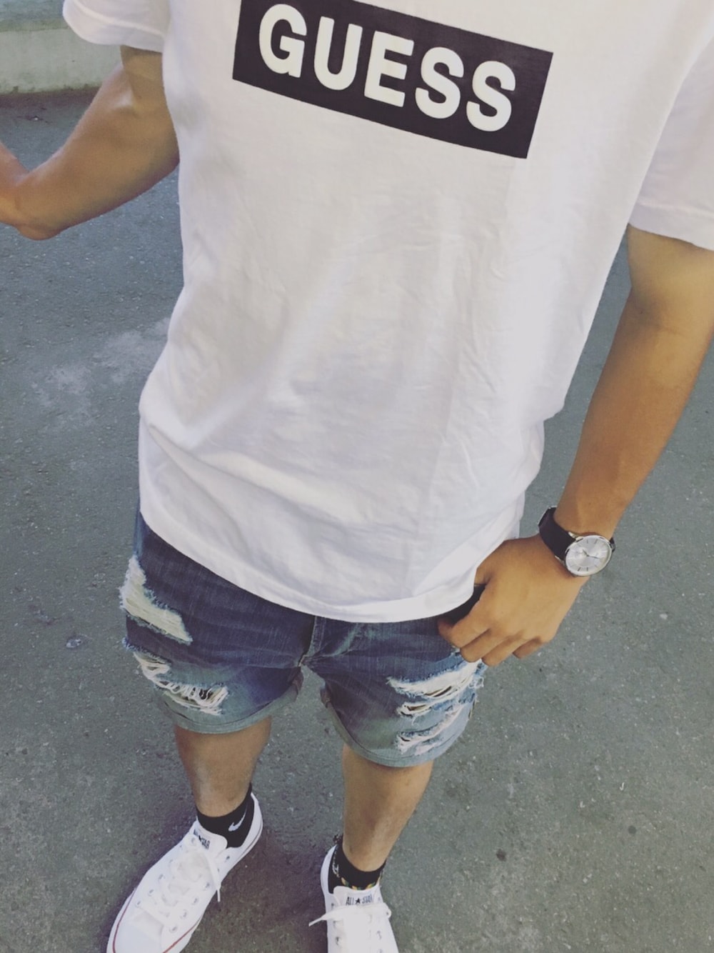 「夏」｜「Guessのアイテム（Tシャツ/カットソー、ホワイト系）」を使った、Ryuさん（メンズ・165cm）の夏コーディネートの1枚目の写真