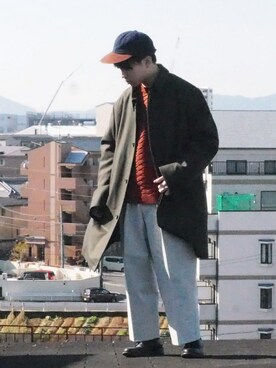 「COS（コス）のアイテム（ステンカラーコート）」を使った、くっちーさん（メンズ・166cm）の冬コーディネート