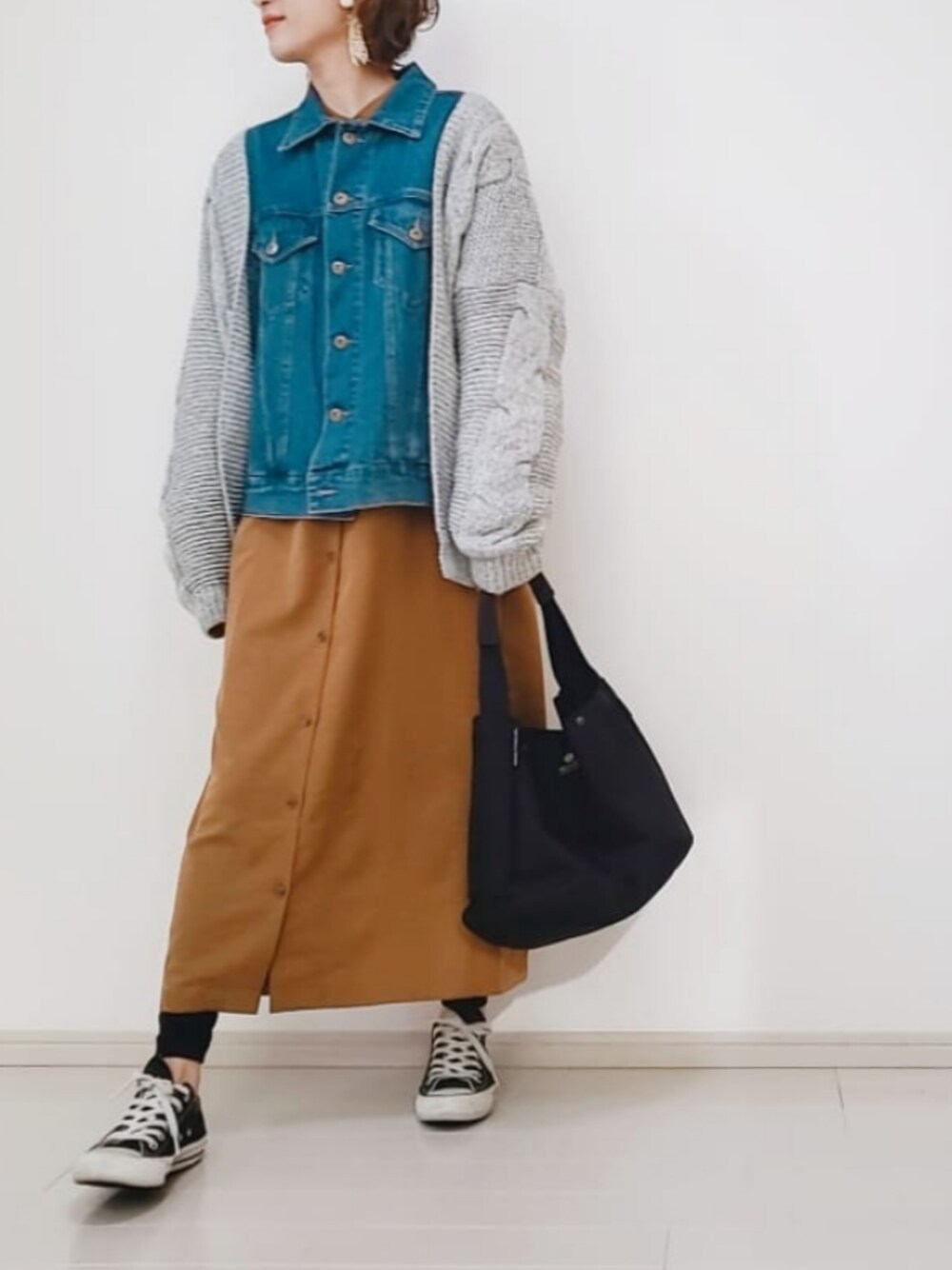 「年末WEAR感謝祭、ワンピース、秋冬コーデ、オトナ女子、今日のコーデ、スタッフコーデ、大人コーデ、ニットカーディガン」｜「BACK NUMBERの【BACK NUMBER】ビッグＧジャン（デニムジャケット、ブルー系）」を使った、ricky.yさん（レディース・158cm）の冬コーディネートの1枚目の写真