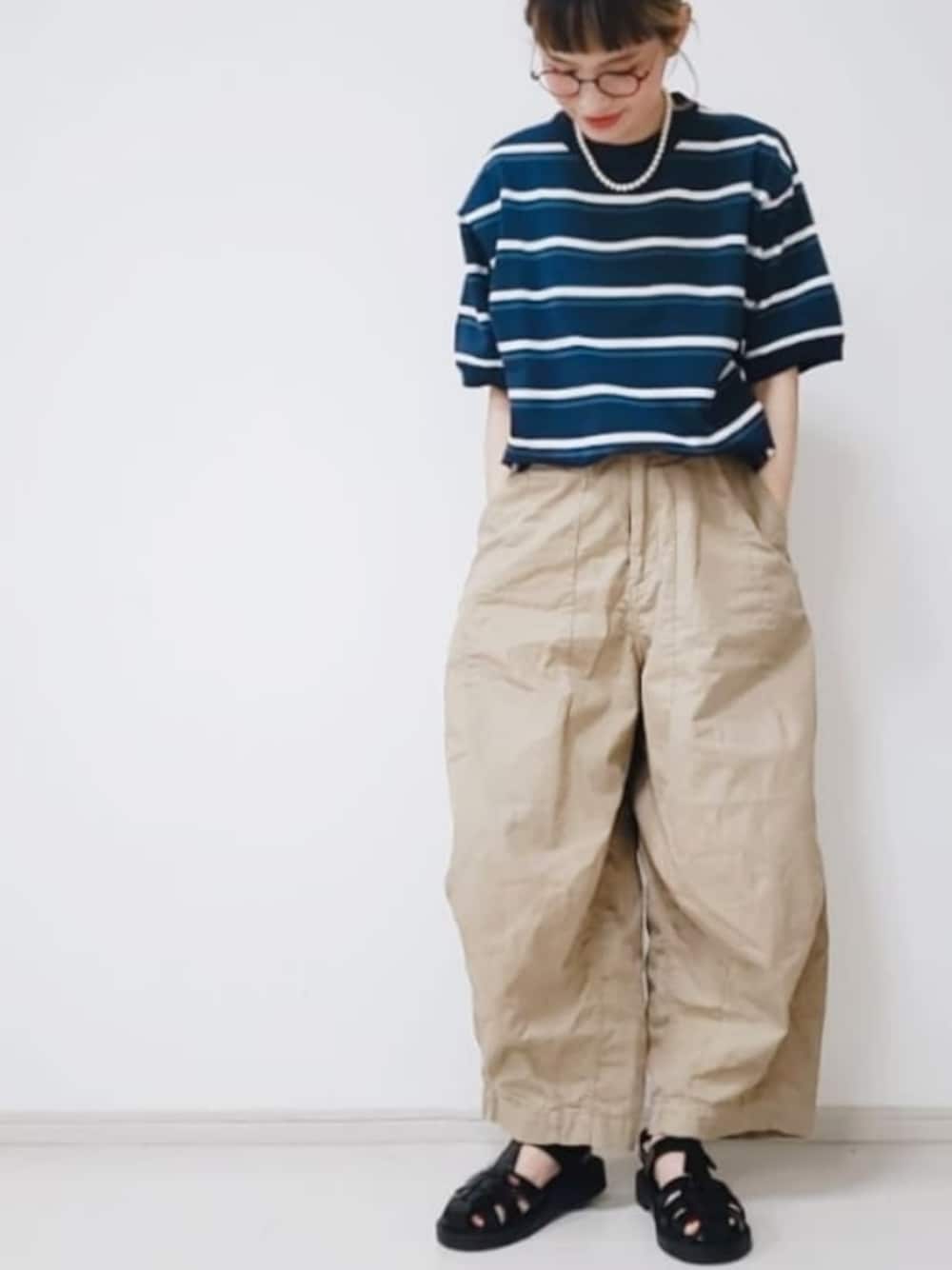 「ZARA、グルカサンダル、ボーダー、マリン、ヒザデルパンツ、メガネ女子、オトナカジュアル、ゆるコーデ、おしゃれさんと繋がりたい」｜「ZARAのアイテム（サンダル、ブラック系）」を使った、ricky.yさん（レディース・158cm）の春コーディネートの1枚目の写真