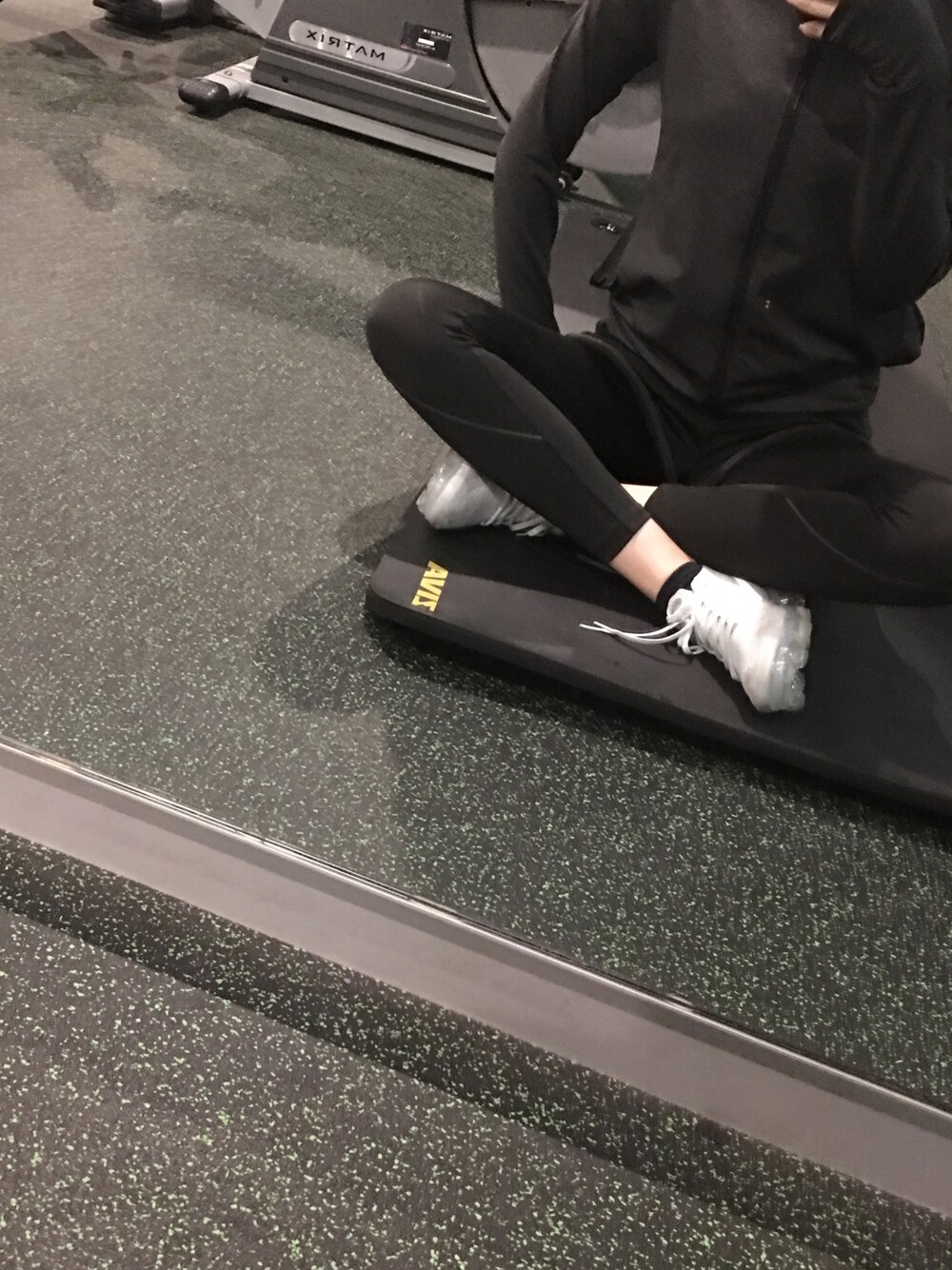 「gym、gymwear、fitness、running」｜「NIKEのアイテム（スニーカー、ホワイト系）」を使った、Yssss_ivyさん（レディース・157cm）の秋コーディネートの1枚目の写真