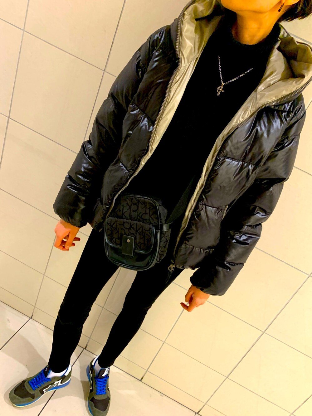 「DUVETICAのアイテム（ダウンジャケット/コート、ブラック系）」を使った、akiさん（レディース・168cm）の冬コーディネートの1枚目の写真