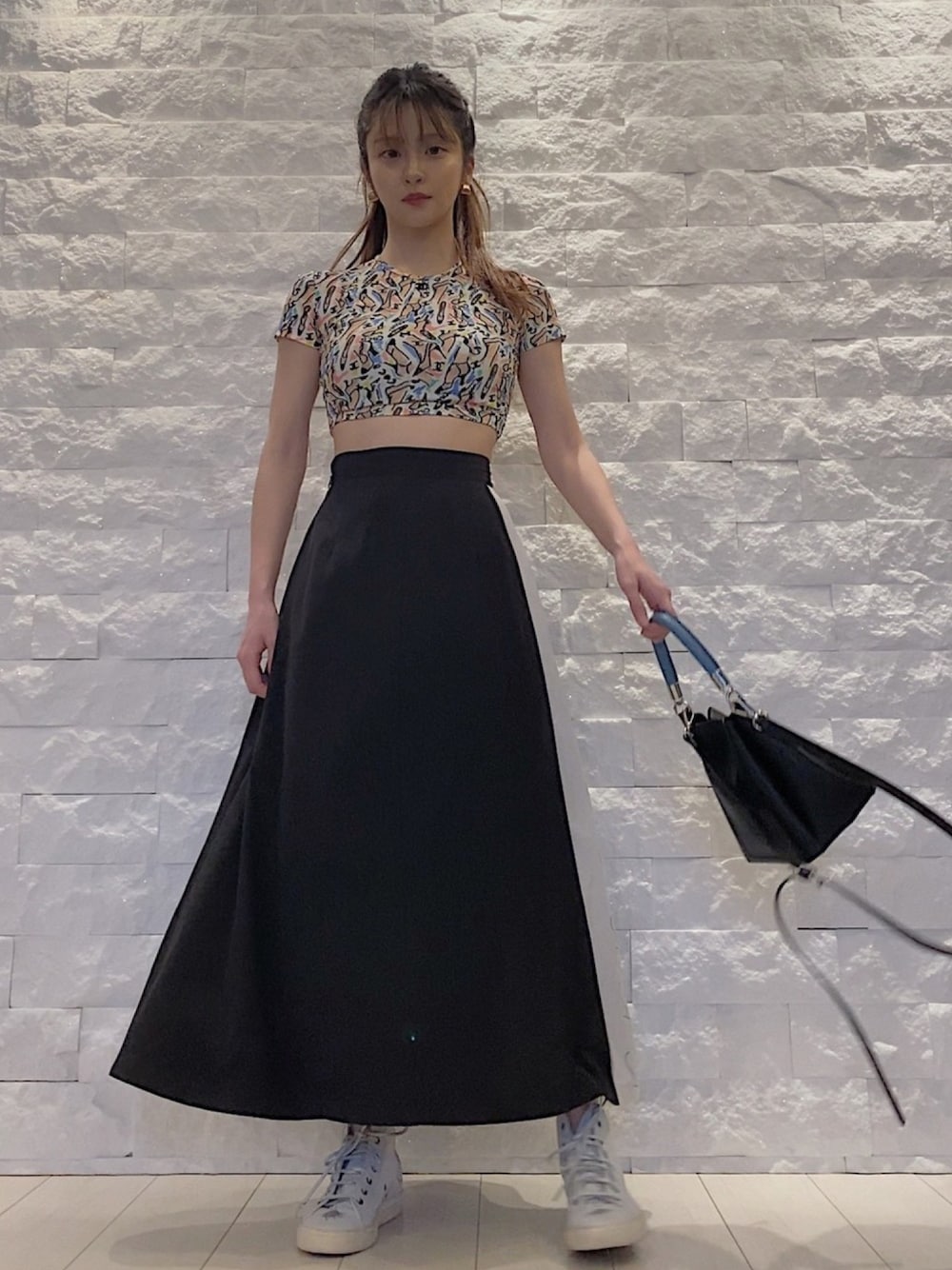 「ストリート、ZARA、スポーツミックス、ハイカットスニーカー、低身長、低身長コーデ、韓国ファッション、短丈トップス、夏だ！Tシャツ着よう！、きくりふく」｜「ZARAのアイテム（バッグ、ブラック系）」を使った、小澤美里さん（レディース・152cm）の夏コーディネートの1枚目の写真