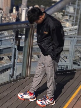 「GU（ジーユー）のアイテム（スラックス、グレー系）」を使った、ヒカル  さん（メンズ・180cm）の冬コーディネート