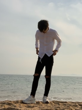 「UNIQLO（ユニクロ）のアイテム（シャツ/ブラウス、ホワイト系）」を使った、ヒカル  さん（メンズ・180cm）の春コーディネート