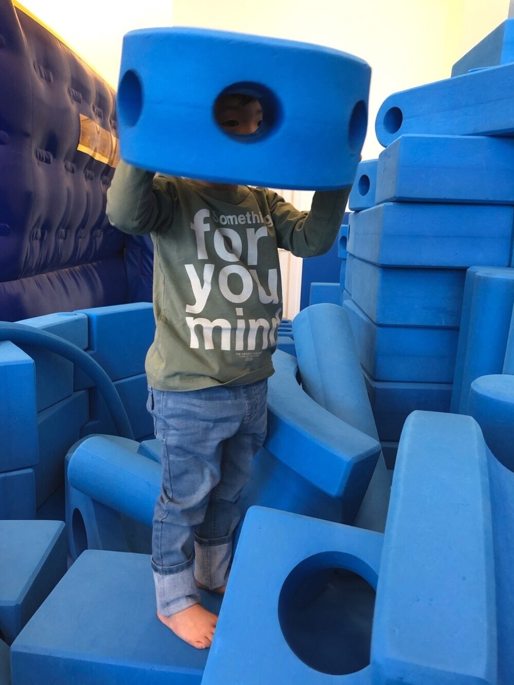 「いつかのコーデ、ボーネルンド、カジュアルコーデ、おとこのこ、おとこのこスタイル」｜「GROOVY COLORSのテンジク 長袖 TEE（Tシャツ/カットソー、グリーン系）」を使った、chisaさん（キッズ・90cm）の冬コーディネートの1枚目の写真