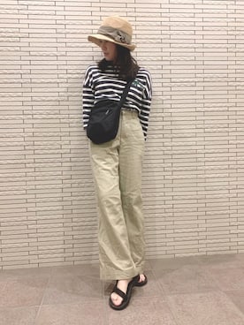 「日焼け対策」｜「アイテム（チノパンツ）」を使った、あやかさん（レディース・150cm）の春コーディネート