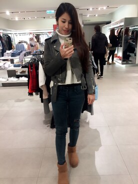 「MSCHF（ミスチーフ）のアイテム（パンツ）」を使った、Cathy/千千さん（レディース・157cm）の冬コーディネート