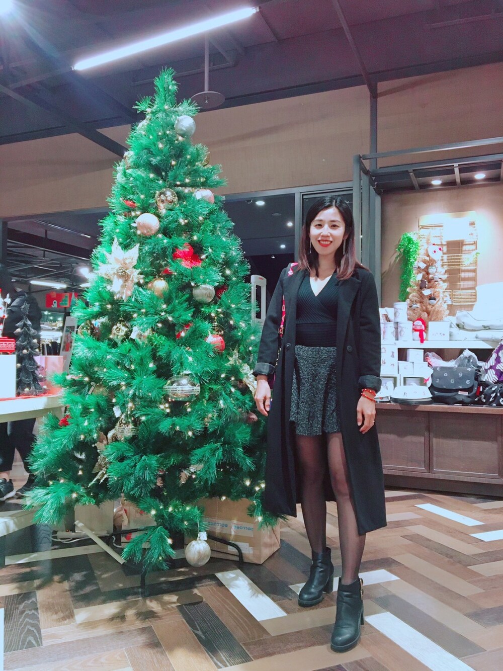 「VOGUE、fashion、FOREVER 21、ZARA、MARC JACOBS、WEARBOOKエントリー、christmas、TAIPEI、PAZZO」｜「MARC JACOBSのSNAPSHOT/スナップショット スモール カメラバッグ クラッチ（ショルダーバッグ、ホワイト系）」を使った、Cathy/千千さん（レディース・157cm）の冬コーディネートの1枚目の写真