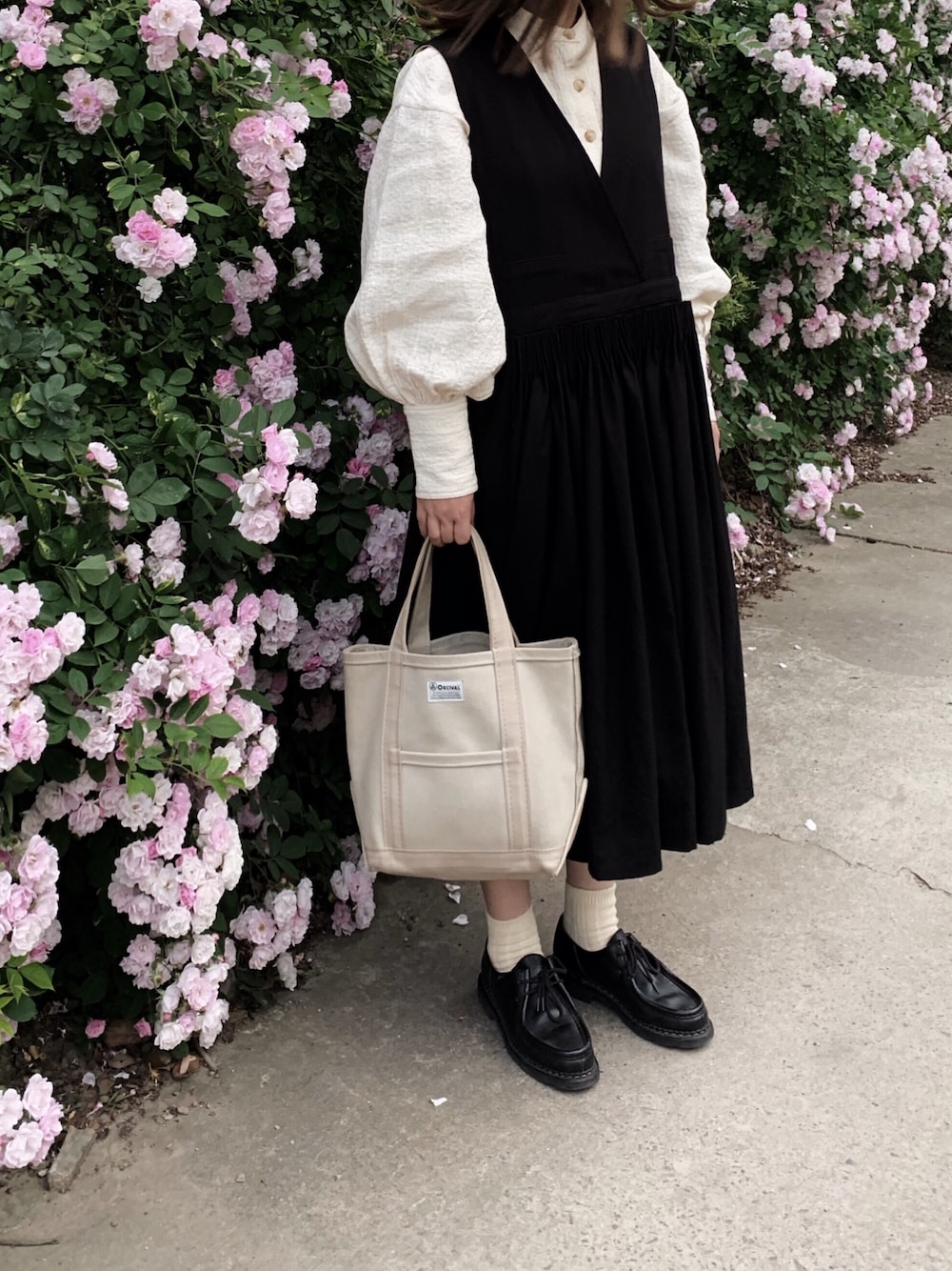 「ParabootのPARABOOT / パラブーツ  MICHAEL（ドレスシューズ、ブラック系）」を使った、satouさん（レディース・157cm）の夏コーディネートの1枚目の写真