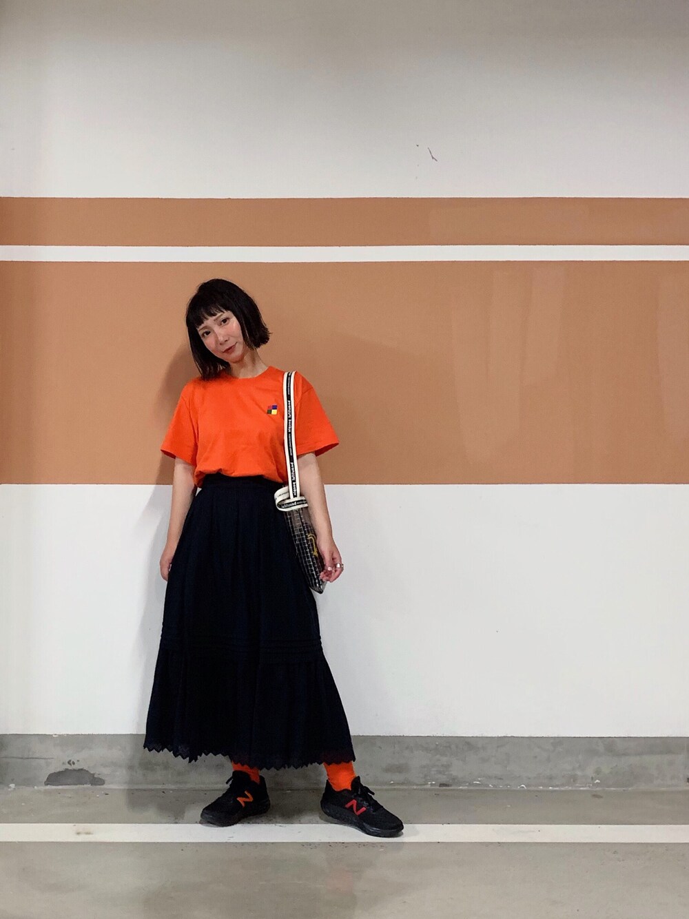 「BEAMSのアイテム（Tシャツ/カットソー、オレンジ系）」を使った、satouさん（レディース・158cm）の秋コーディネートの1枚目の写真