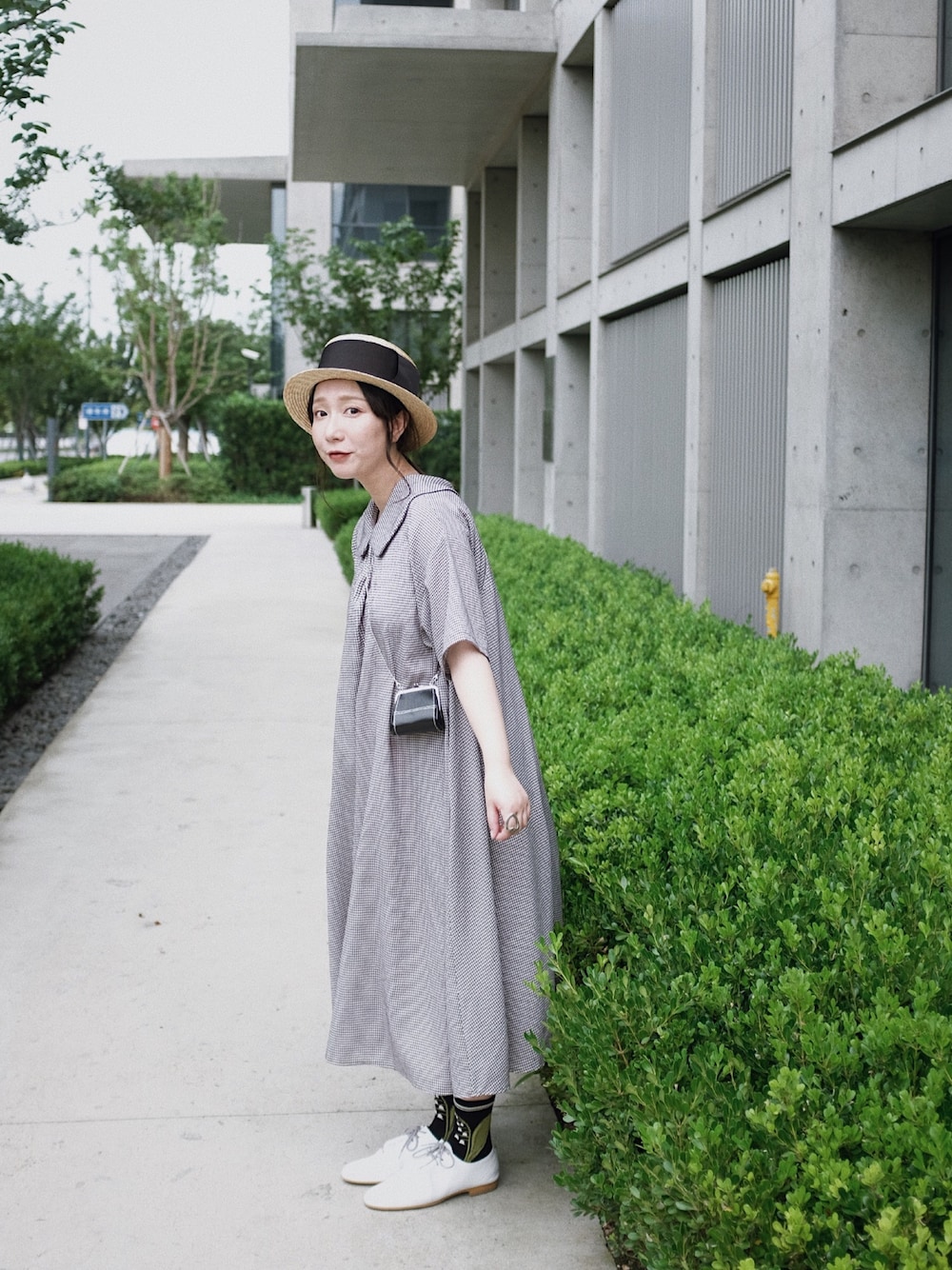 「queのアイテム（シューズ、ホワイト系）」を使った、satouさん（レディース・158cm）の夏コーディネートの1枚目の写真