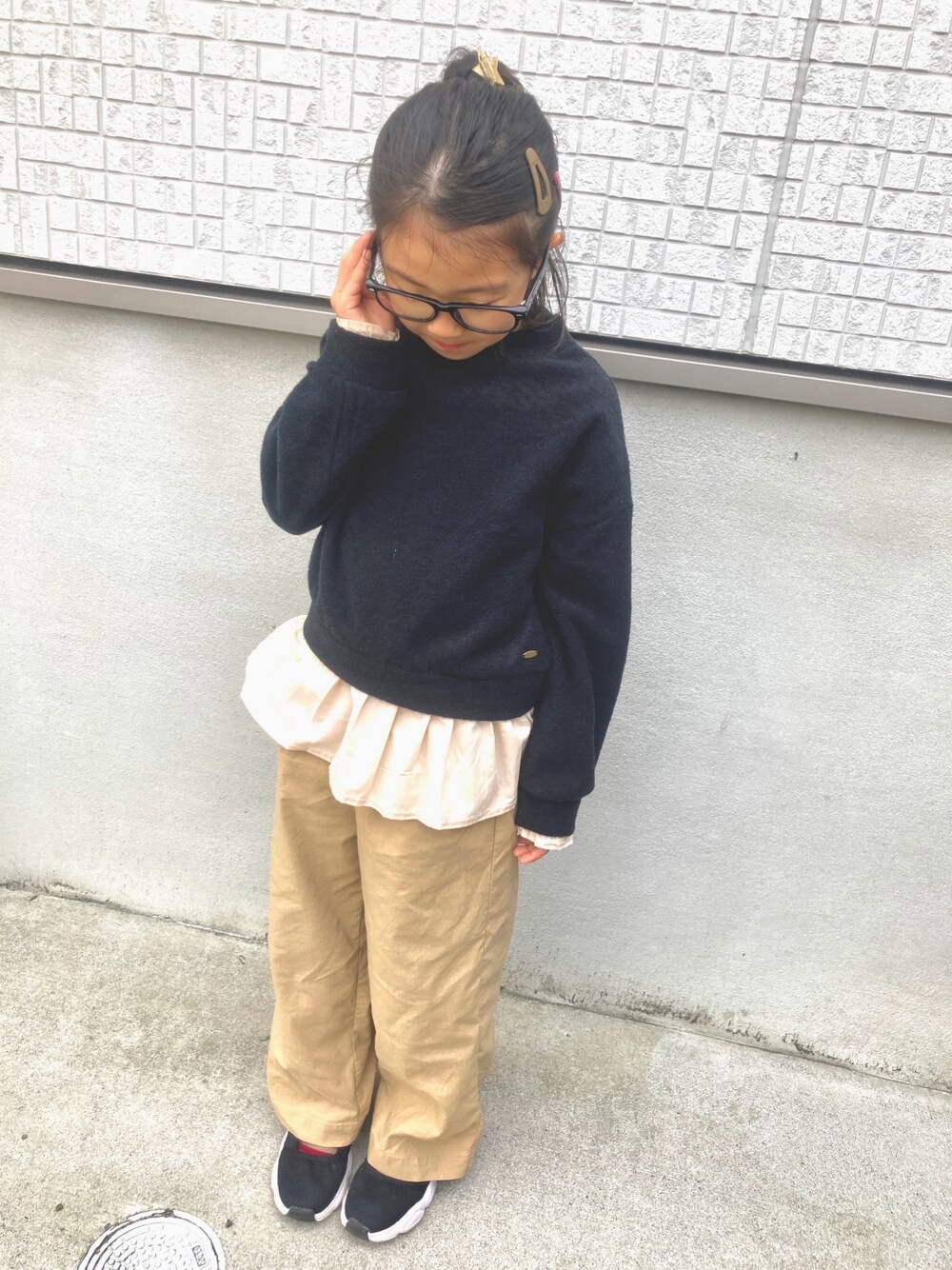 「秋コーデ、小学生、カジュアル、シンプル」｜「Ray-Banのアイテム（メガネ、ブラック系）」を使った、eimieさん（キッズ・120cm）の秋コーディネートの1枚目の写真