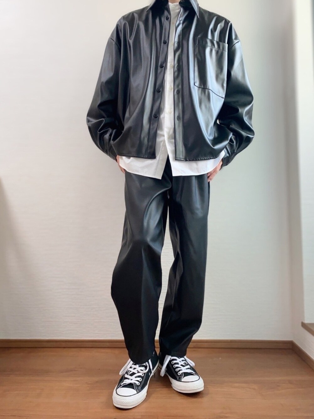 Takiさんの「サイドスリットエコレザーシャツ（epnok）」を使ったコーディネートの1枚目の写真
