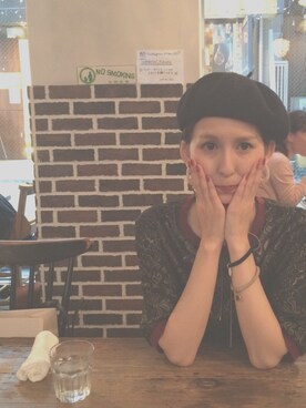 「カフェ」｜「アイテム（ハンチング/ベレー帽）」を使った、yunniさん（レディース・160cm）の春コーディネート