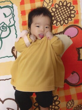「西松屋（ニシマツヤ）のアイテム（Tシャツ/カットソー、イエロー系）」を使った、17mamaさん（キッズ・60cm）の秋コーディネート