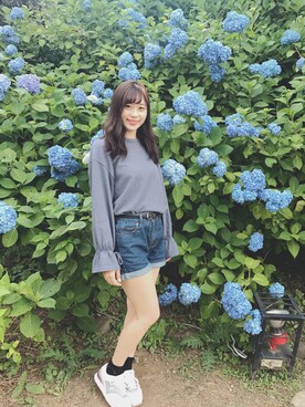 「GOGOSING（ゴゴシング）のアイテム（トップス、ブルー系）」を使った、結原弓愛さん（レディース・160cm）の夏コーディネート
