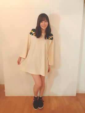 「DHOLIC（ディーホリック）のアイテム（ワンピース、ベージュ系）」を使った、結原弓愛さん（レディース・160cm）の夏コーディネート