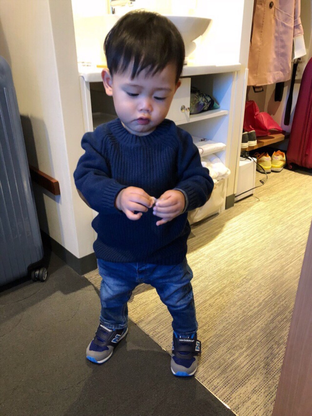 「Kyoto, travel」｜「H&Mのアイテム（ニット/セーター、ブルー系）」を使った、Kyle0916さん（キッズ・80cm）の冬コーディネートの1枚目の写真