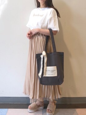 「one after another NICE CLAUP（ワンアフターアナザーナイスクラップ）のリバーシブルプリーツスカート（スカート）」を使った、momokaさん（レディース・153cm）の春コーディネート