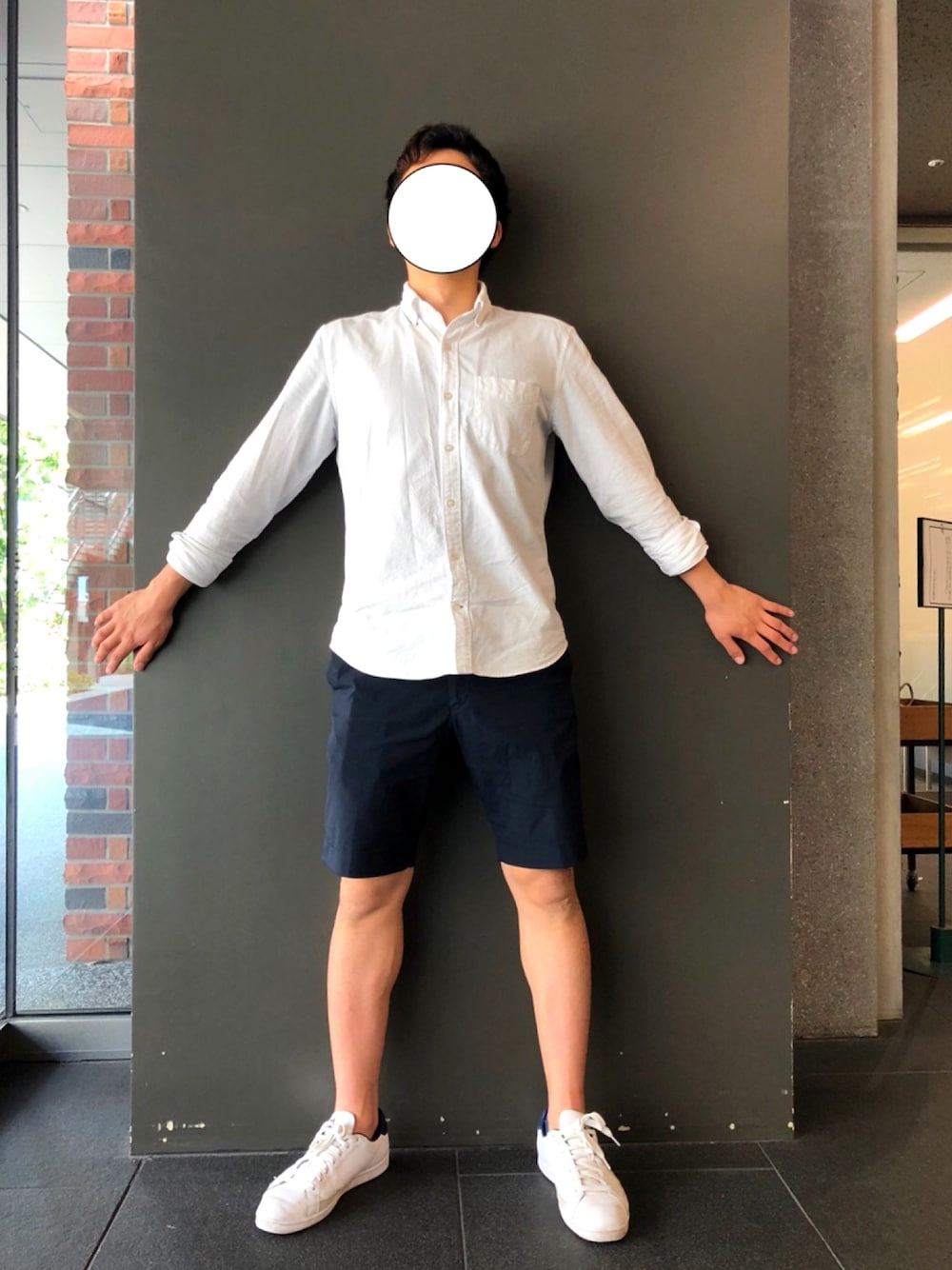 「シャツスタイル、ハーフパンツ、白スニーカー、GAP、UNIQLO、PUMA、夏コーデ」｜「GAPのGap Solid Button Down Oxford Shirt（シャツ/ブラウス、ホワイト系）」を使った、かいじさん（メンズ・175cm）の夏コーディネートの1枚目の写真