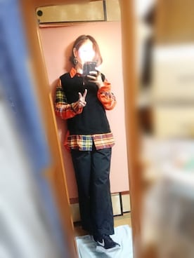 「おおぶりピアス」｜「アイテム（スニーカー）」を使った、咲さん（レディース・166cm）の秋コーディネート