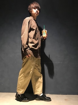 「MONKEY TIME（モンキータイム）のアイテム（チノパンツ）」を使った、小泉竣太郎 さん（メンズ・168cm）の秋コーディネート