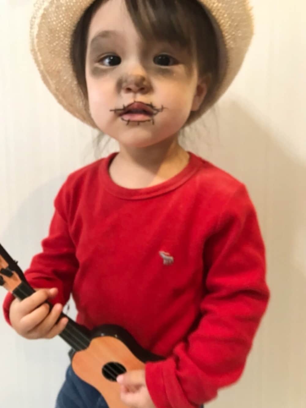 「kids、ハロウィン、リメンバー・ミー、ディズニー、映画、韓国子供服、ハット」｜「韓国子供服のアイテム（Tシャツ/カットソー、レッド系）」を使った、reomamaさん（キッズ・90cm）の春コーディネートの1枚目の写真