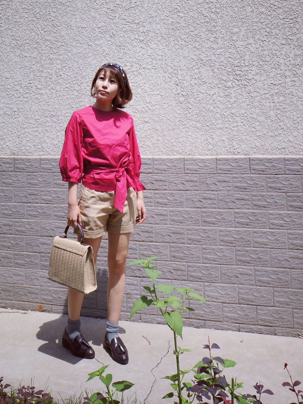「夏コーデ、オトナカジュアル、シンプル、スポーツミックス、ゆるコーデ」｜「Mila Owenのウエストリボンブラウス（シャツ/ブラウス、ホワイト系）」を使った、nownowさん（レディース・158cm）の夏コーディネートの1枚目の写真