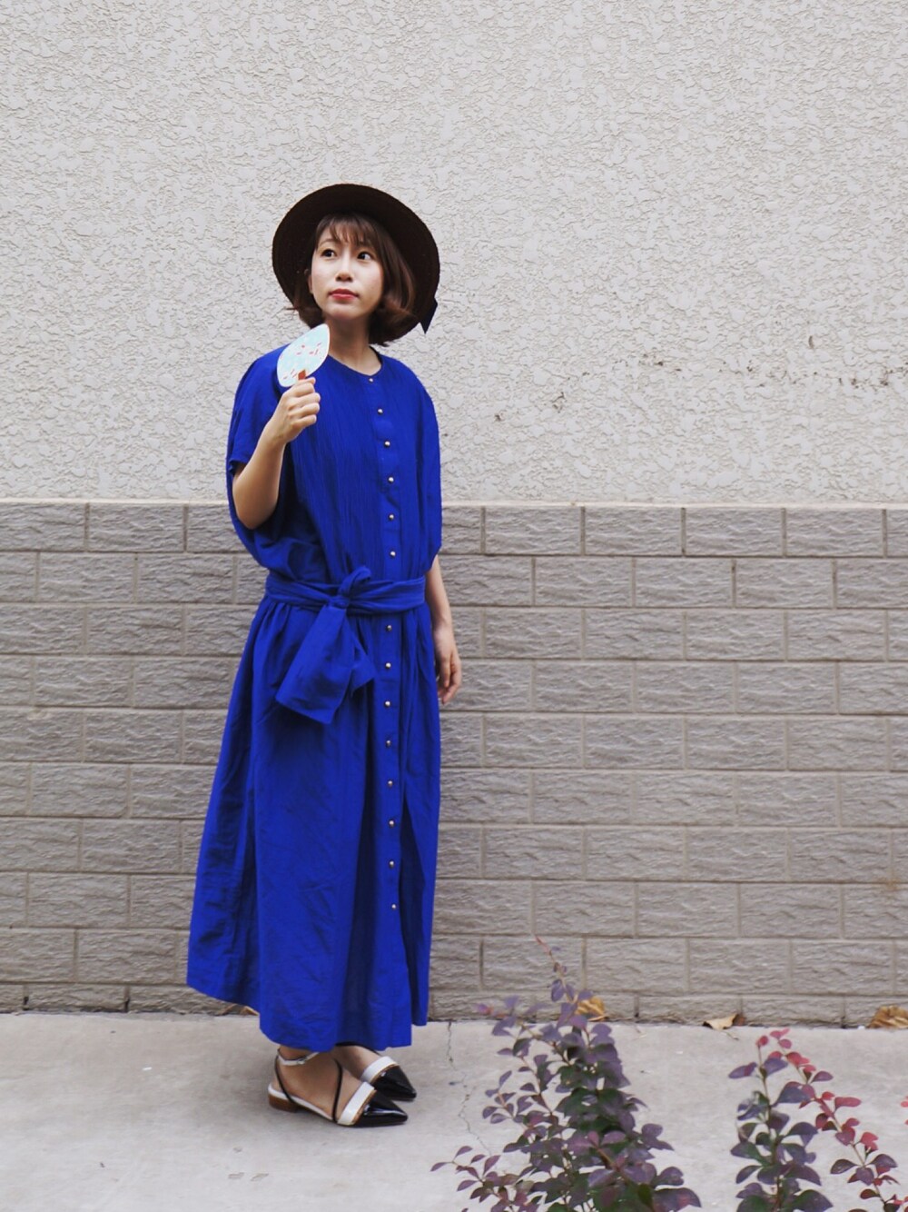 「夏、パンツスタイル、カジュアルコーデ、outfit、夏コーデ」｜「cardo fabricaの綿シルクローン　ピンタックオーバーサイズOP（シャツワンピース、ホワイト系）」を使った、nownowさん（レディース・158cm）の夏コーディネートの1枚目の写真