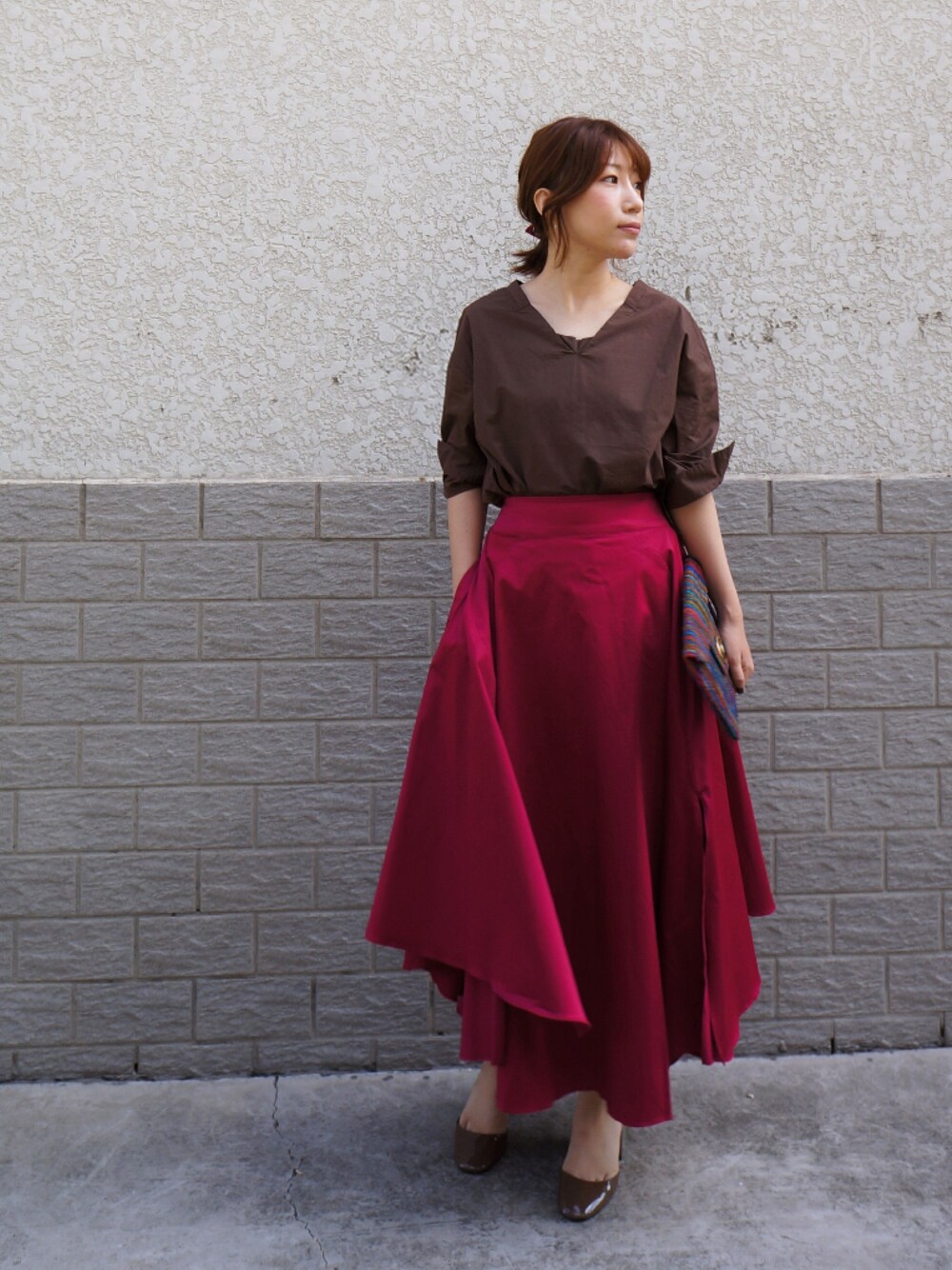「休日コーデ、秋コーデ、パンツスタイル、ootd、休日スタイル」｜「COLLAGE GALLARDAGALANTEのNEW折れ衿ブラウス（シャツ/ブラウス、ブラウン系）」を使った、nownowさん（レディース・158cm）の夏コーディネートの1枚目の写真