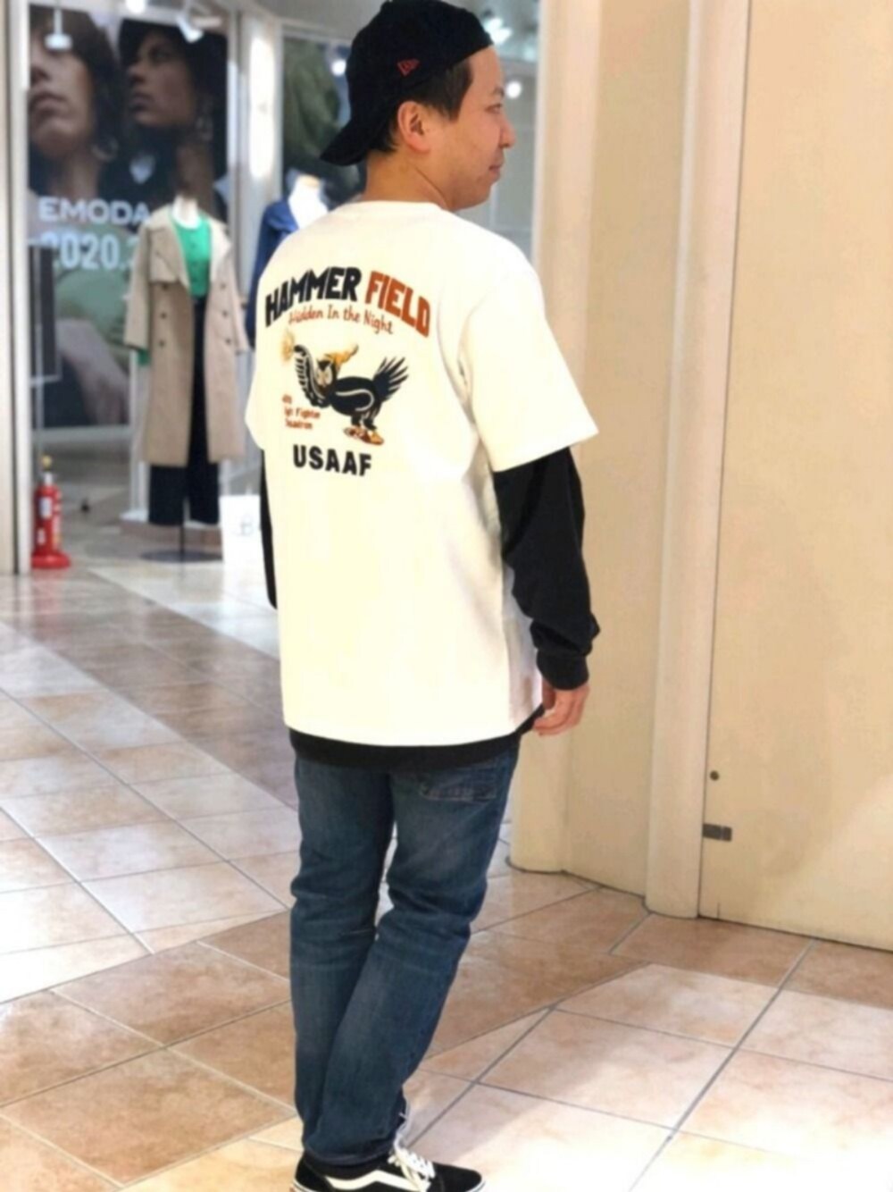 「デニム、キャップ、ストリート、AVIREX、レイヤードスタイル、大人カジュアル、休日コーデ、シンプルコーデ、春コーデ、AVIREXBelle」｜「AVIREXのTYPE BLUE/7ポケット ストレッチ デニム パンツ/7POCKET STRETCH DENIM PANTS（デニムパンツ、ブルー系）」を使った、SUGAYA！さん（メンズ・164cm）の春コーディネートの1枚目の写真