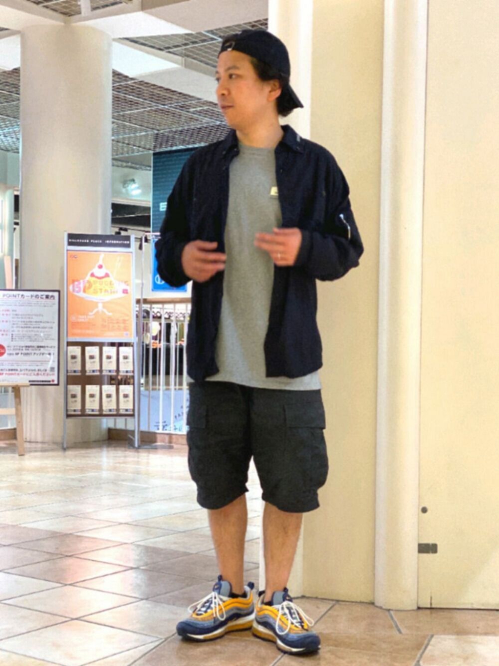 「ショートパンツ、AVIREX、ロンT、オーバーサイズ、きれいめカジュアル、ootd、今日のコーデ、AVIREXBelle、秋服準備はじめました、ファッションの力を信じよう」｜「AVIREXの長袖 タイプMA-1 ボタンダウンシャツ/L/S TYPE MA-1BD SHIRT（シャツ/ブラウス、ブラック系）」を使った、SUGAYA！さん（メンズ・164cm）の秋コーディネートの1枚目の写真