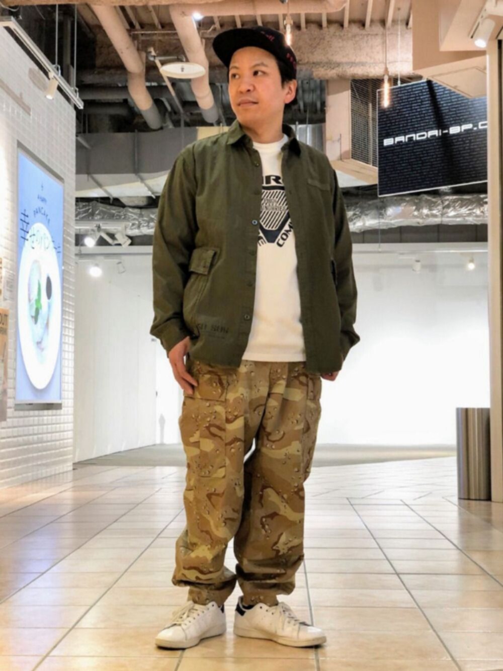 「キャップ、AVIREX、休日スタイル、ワイドパンツ、春アウター、ootd、春コーデ、AVIREXBelle、AVIREX新潟店、ファッションの力を信じよう」｜「AVIREXのユーズドウォッシュ カーゴシャツ/L/S USED WASH CARGO SHIRT（シャツ/ブラウス、グリーン系）」を使った、SUGAYA！さん（メンズ・164cm）の春コーディネートの1枚目の写真