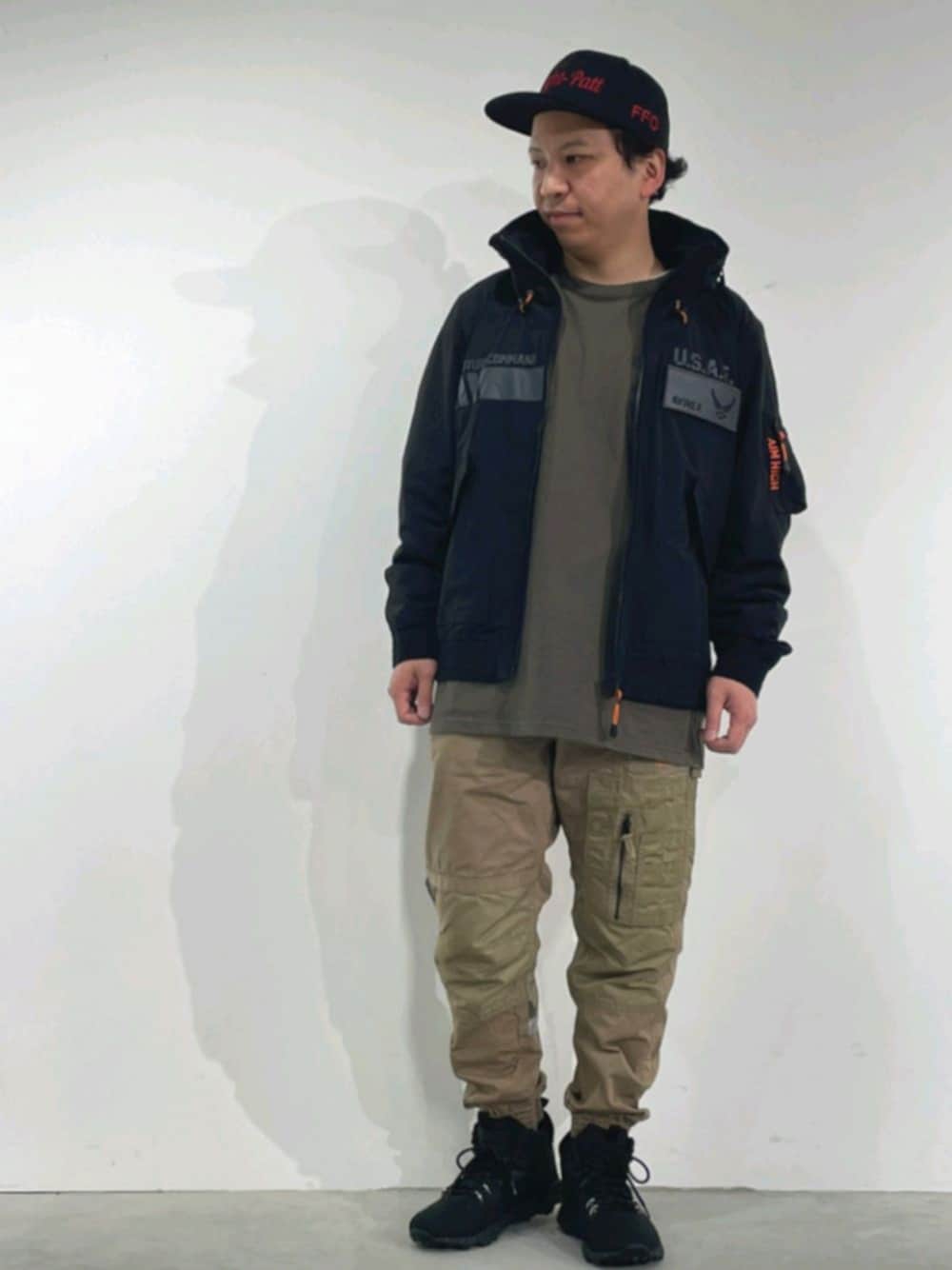「キャップ、AVIREX、フライトジャケット、休日スタイル、春アウター、ootd、春コーデ、AVIREXBelle、AVIREX新潟店、ファッションの力を信じよう」｜「AVIREXの【直営店限定】エアフォース ベースキャップ/AIR FORCE BACES CAP（キャップ、ブラック系）」を使った、SUGAYA！さん（メンズ・164cm）の春コーディネートの1枚目の写真