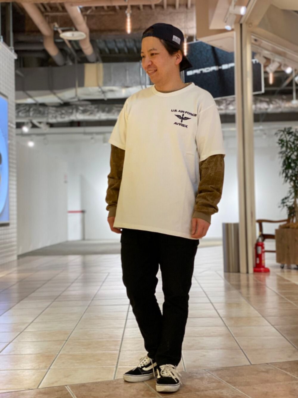 「キャップ、ストリート、AVIREX、レイヤードスタイル、休日スタイル、ootd、春コーデ、AVIREXBelle、AVIREX新潟店、ファッションの力を信じよう」｜「AVIREXの×NEW ERA 9フォーティー Aフレーム ロゴキャップ アジャスタブル/9 FORTY A-FRAME LOGO CAP（キャップ、ブルー系）」を使った、SUGAYA！さん（メンズ・164cm）の春コーディネートの1枚目の写真