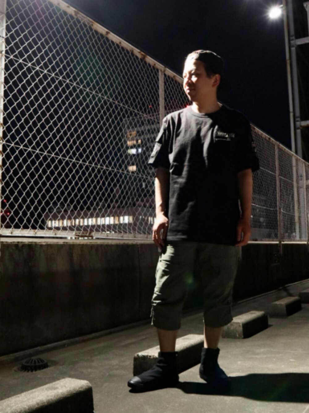 「ショートパンツ、AVIREX、休日スタイル、ハーフパンツ、ハイカットスニーカー、ootd、シンプルコーデ、今日のコーデ、AVIREXBelle、ファッションの力を信じよう」｜「AVIREXのファティーグ Tシャツ/SS FATIGUE T-SHIRT/アヴィレックス/AVIREX（Tシャツ/カットソー、ブラック系）」を使った、SUGAYA！さん（メンズ・164cm）の夏コーディネートの1枚目の写真